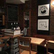 じいさまのイラストが目印