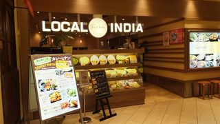 ナンがおかわりできます。