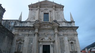 青空市場の南側にある教会