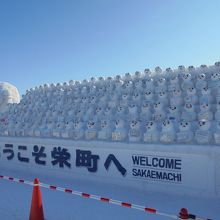 雪だるまたちがお出迎え