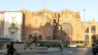 遺跡の隣にある教会