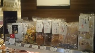 あけもの、おいしい和菓子屋やせんべいがあります