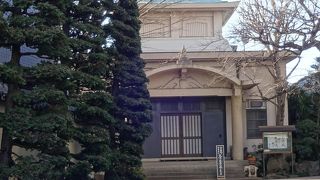 新宿、だけど静かな境内。