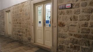 二月上旬の夕刻に訪問。店内は閑散として、というか顧客は私だけでした。