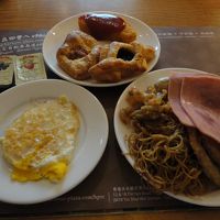 朝食　小皿に盛りつけました