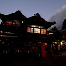 道後アート2015の道後温泉本館