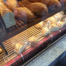 焼きたてのテーブルパン