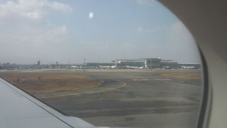 市内へのアクセス抜群、ターミナルビルは工事中でした