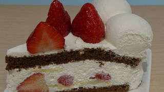 生クリーム好きにはたまらんデカさのケーキ♪