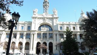 白い中央郵便局