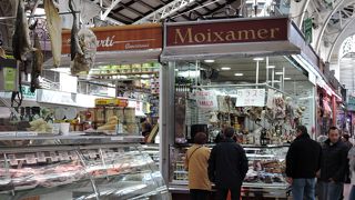 モザイクタイルの美しい中央市場