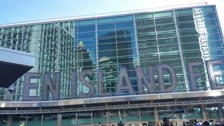 スタテンアイランド行き無料フェリーから自由の女神を眺めて