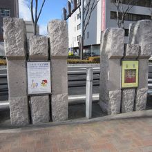 ６シルバードピアの説明と石柱