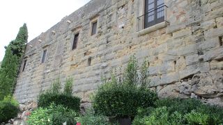 旧市街を囲んでいます