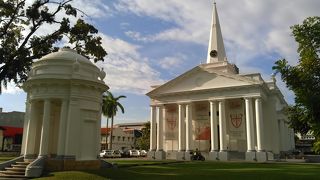 美しい白亜の建物