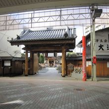 １商店街から山門・正面入口