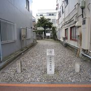 石積みの門跡があります