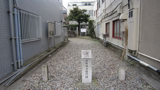 石積みの門跡があります