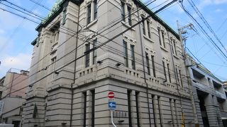 外壁の幾何学模様