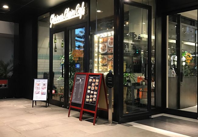 ディーゼルのカフェ