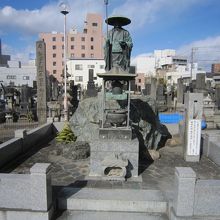 ６本堂左弘法大師像