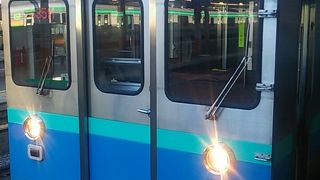 河津桜シーズンの時期の普通列車～少なくとも途中駅からは席にありつくのは難しいです～