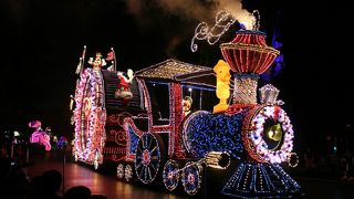 ランドの夜はやっぱり「エレクトリカルパレード」最高 !