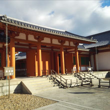 大宝蔵院。中は撮影禁止のため、百済観音の写真は無し。