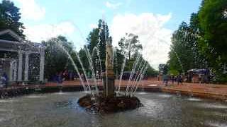 ペテルゴーフの下の公園内にあります