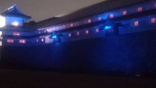 青色のライトアップはちょっと……