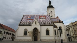 可愛らしい屋根が印象的な教会