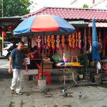線香などを売る店