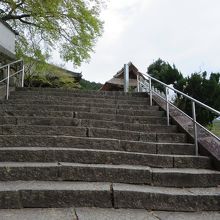 山門からの階段