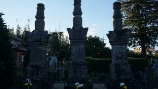 土井利勝父母、夫人の供養塔