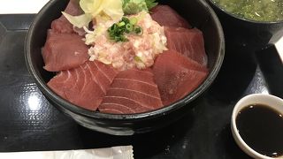 フードコートの中にあります