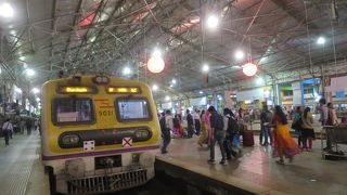 混雑しています