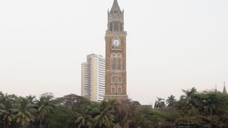 スリムな時計塔