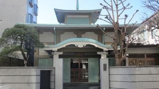 本堂の色にびっくり