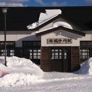 JR特急スーパー宗谷が停まる無人駅。