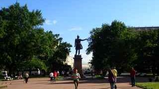 ロシア美術館前