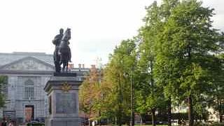 ミハイロフ城の前