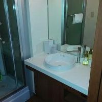 お部屋はシャワー室のみ