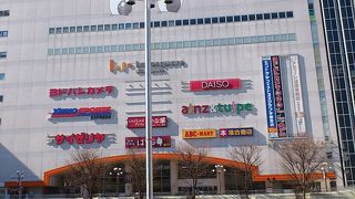 西口のショッピングビル