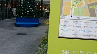 主に飲食店が並ぶエリア