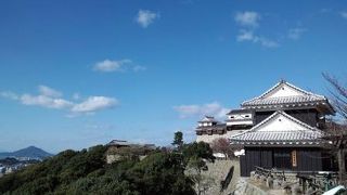 あ…そりゃ松山城も無傷だったはずはないよね