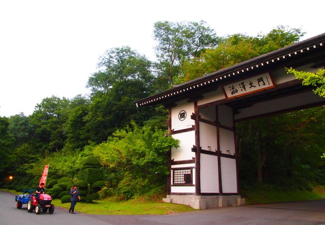 星野リゾート 青森屋の敷地内の広大な散策エリアです