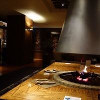 ラウンジ内の暖炉。