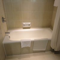 バスタブは普通の大きさ