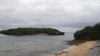 11月でしたが、海に入っている人がいました。