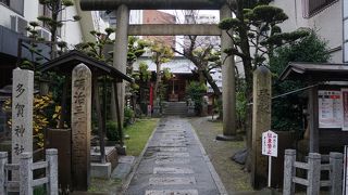 参道の石畳や石灯籠などちょっと勿体がある神社